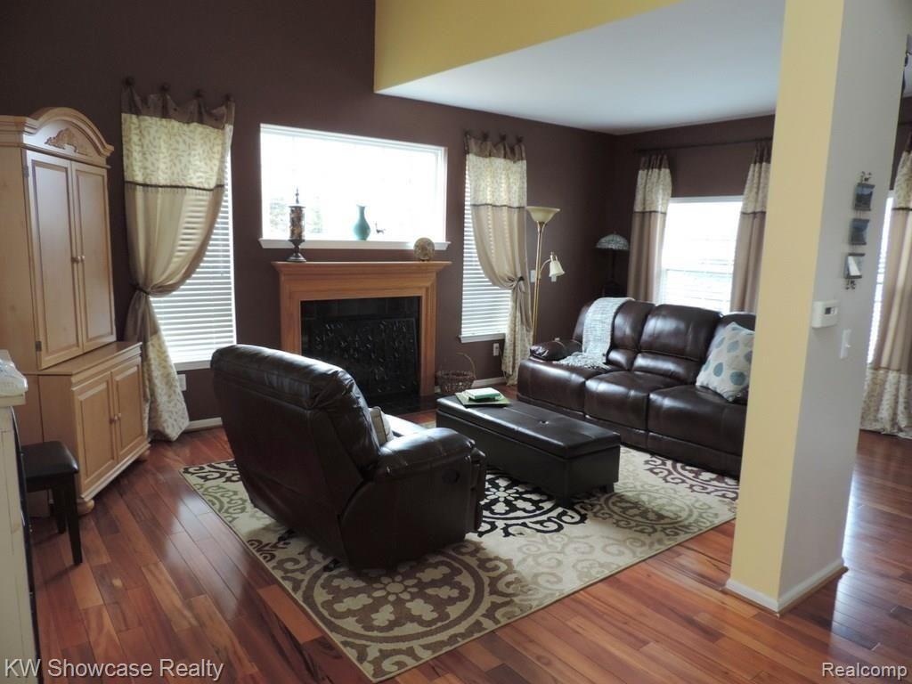 2531 Ravine Side North Howell, MI 48843 - Photo 4 of 41 Lots of light in the living room too!
