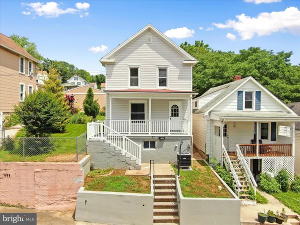 a view of house with yard