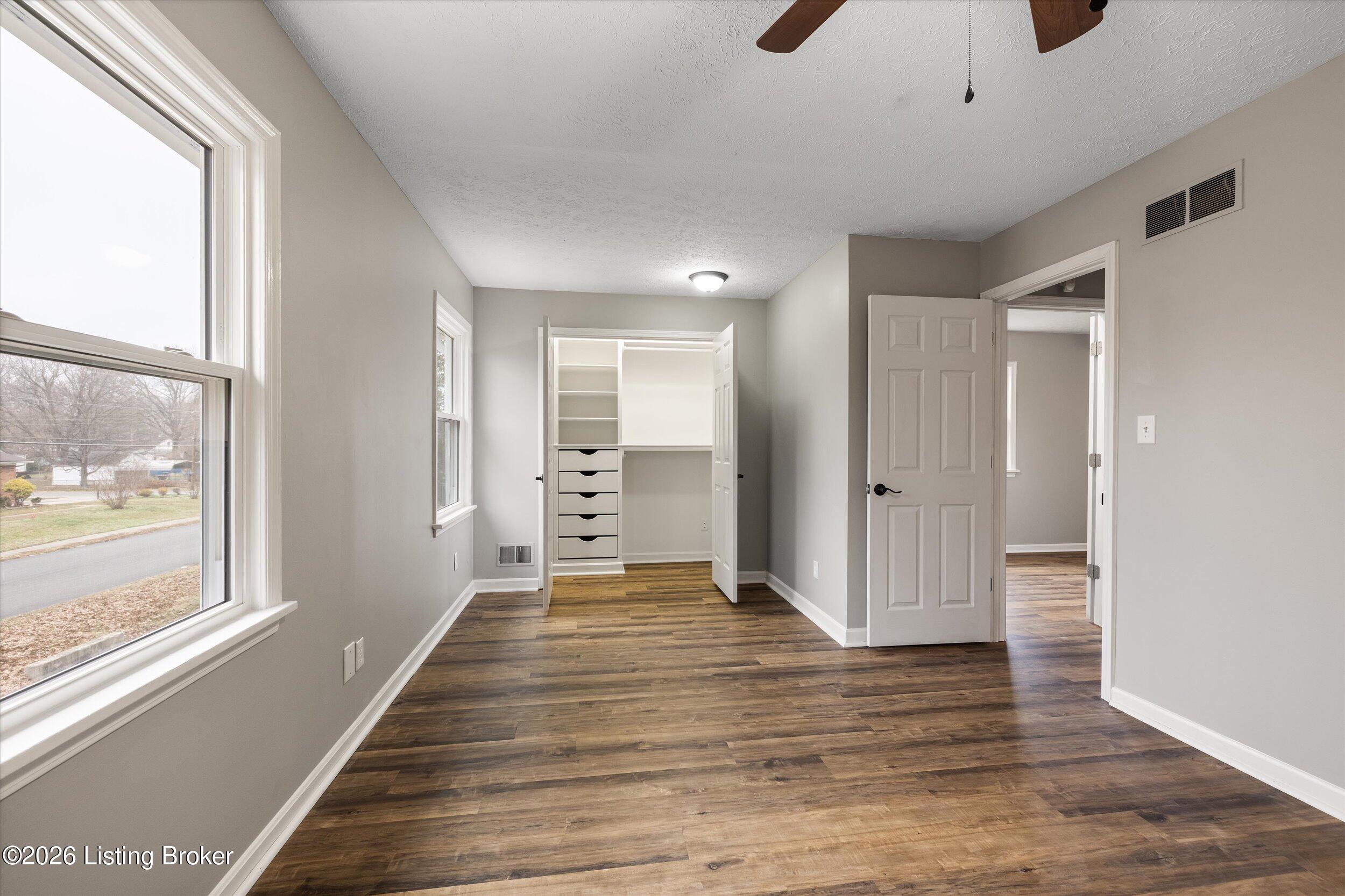 4433 Malcolm Road Louisville, KY 40216 - Photo 12 of 39 09-3U8A3589