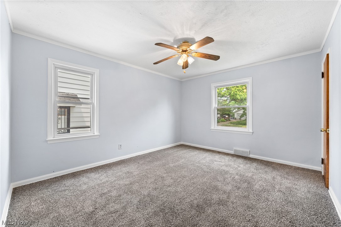 3694 Grosvenor Road Cleveland, OH 44118 - Photo 10 of 29
