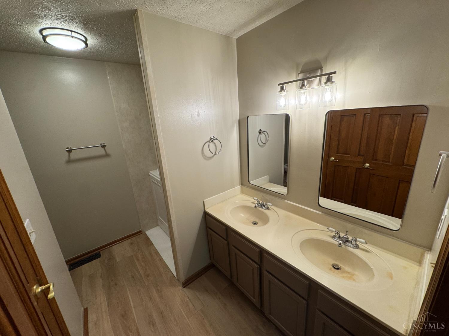 6954 Bridges Road Cincinnati, OH 45230 - Photo 11 of 43