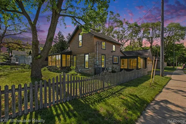 $249,900 | 349 West Livingston Road, Highland, MI 48357