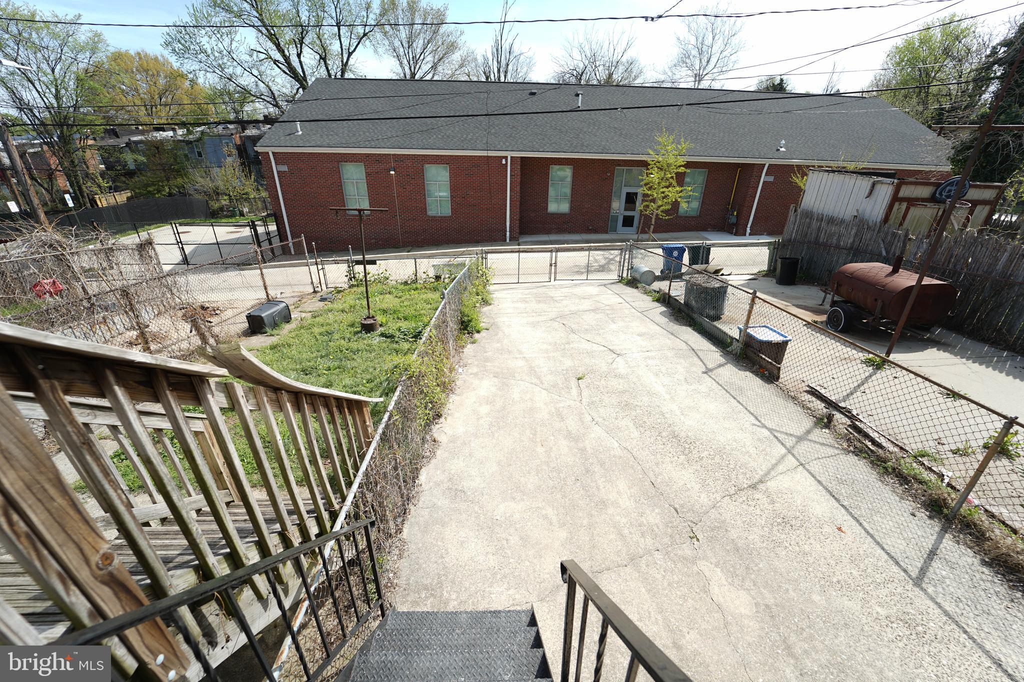 2749 Riggs Avenue Baltimore, MD 21216 - Photo 3 of 33