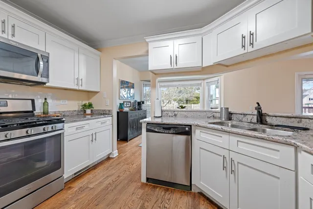 $345,000 | 1551 Glacier Parkway, Algonquin, IL 60102