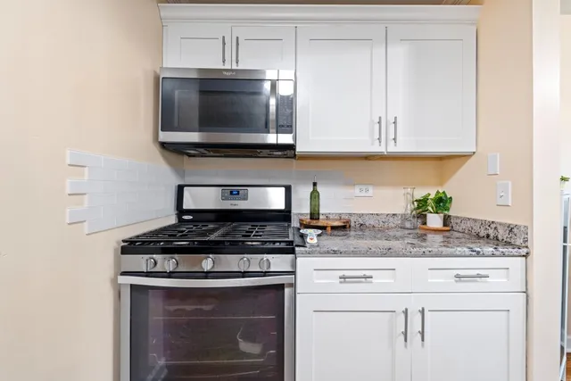 $345,000 | 1551 Glacier Parkway, Algonquin, IL 60102