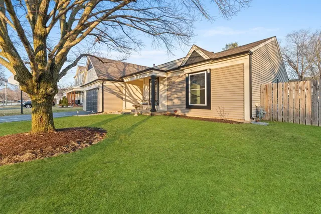 $345,000 | 1551 Glacier Parkway, Algonquin, IL 60102