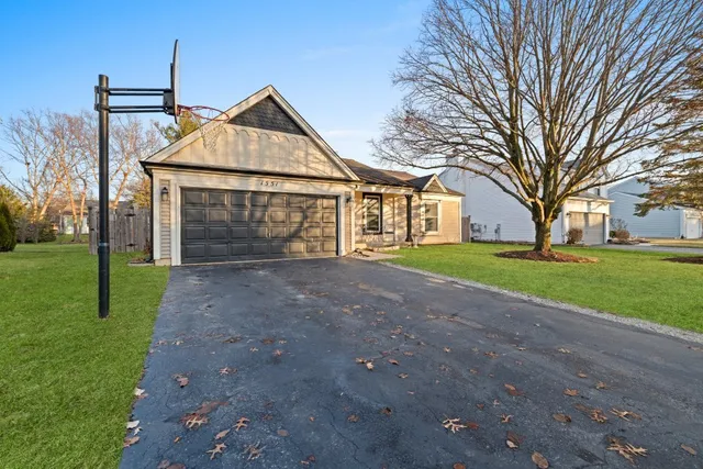 $345,000 | 1551 Glacier Parkway, Algonquin, IL 60102