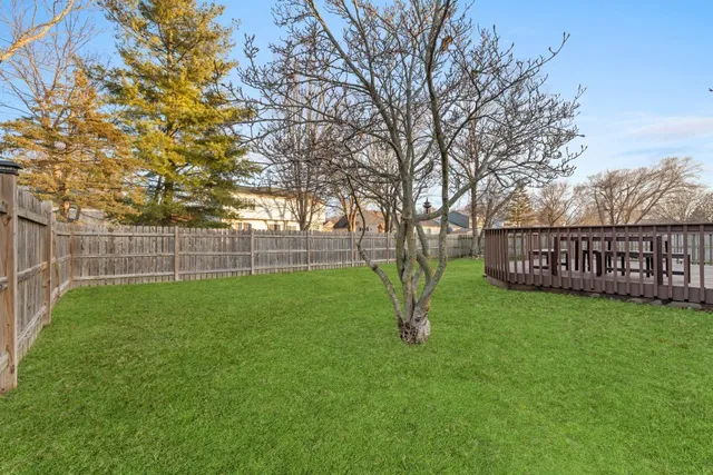 $345,000 | 1551 Glacier Parkway, Algonquin, IL 60102