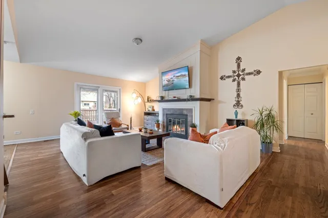 $345,000 | 1551 Glacier Parkway, Algonquin, IL 60102