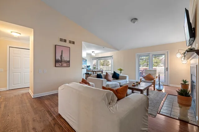 $345,000 | 1551 Glacier Parkway, Algonquin, IL 60102