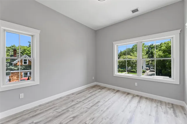 a view of empty room with window