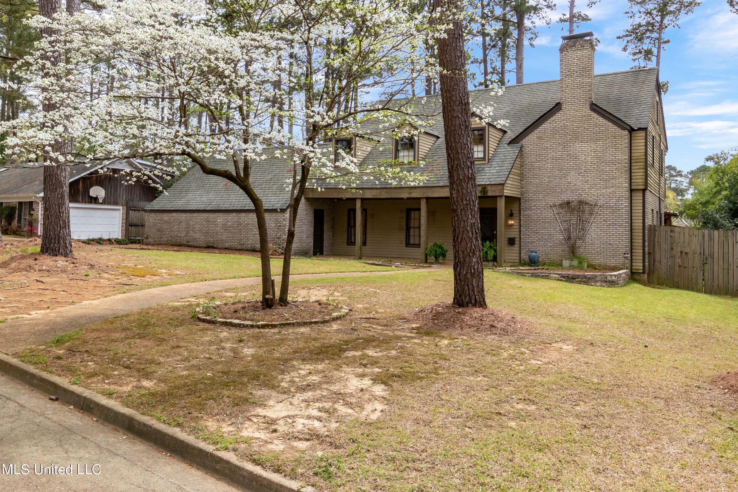 1415 Roxbury Place Jackson, MS 39211 - Photo 2 of 32 1415 Roxbury Place-32
