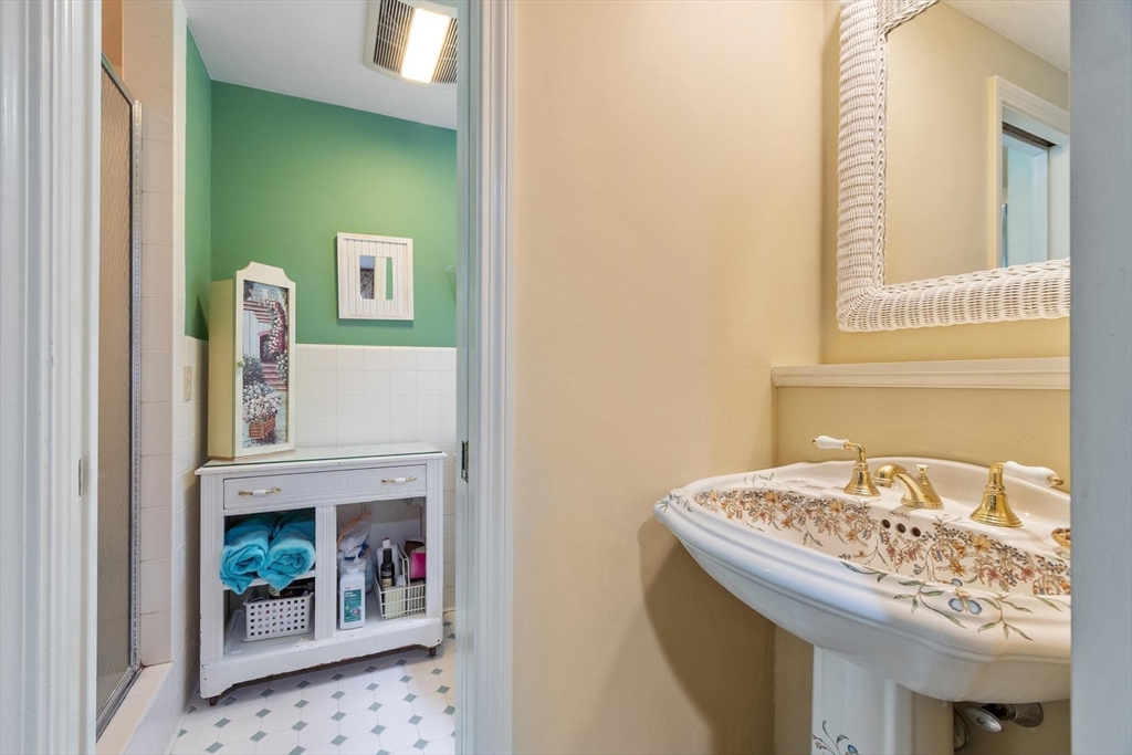 19 Huntingdon Road Lynnfield, MA 01940 - Photo 29 of 39