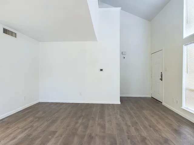 $1,150 | 2124 Burton Drive, Unit 140, Austin, TX 78741