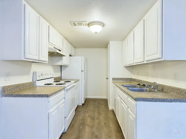 $1,150 | 2124 Burton Drive, Unit 140, Austin, TX 78741