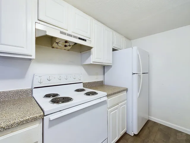 $1,150 | 2124 Burton Drive, Unit 140, Austin, TX 78741