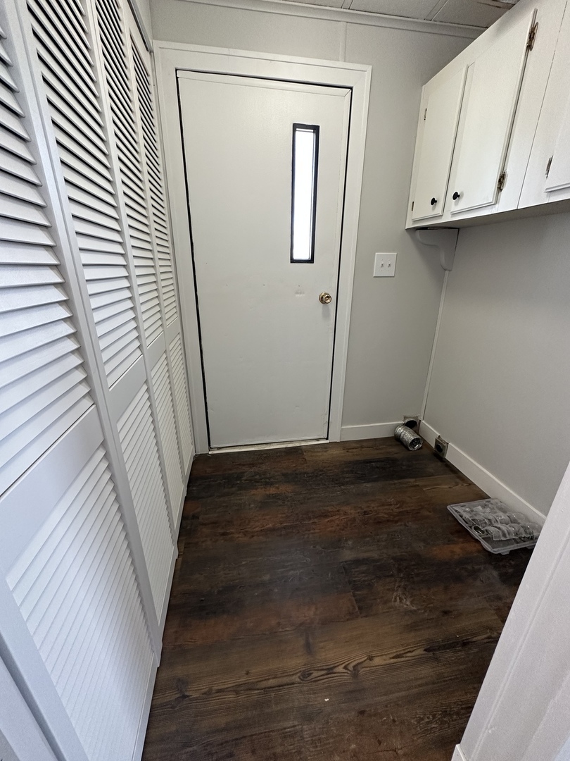 11 Hearthside Drive Matteson, IL 60443 - Photo 7 of 10 a view of a hardwood floor