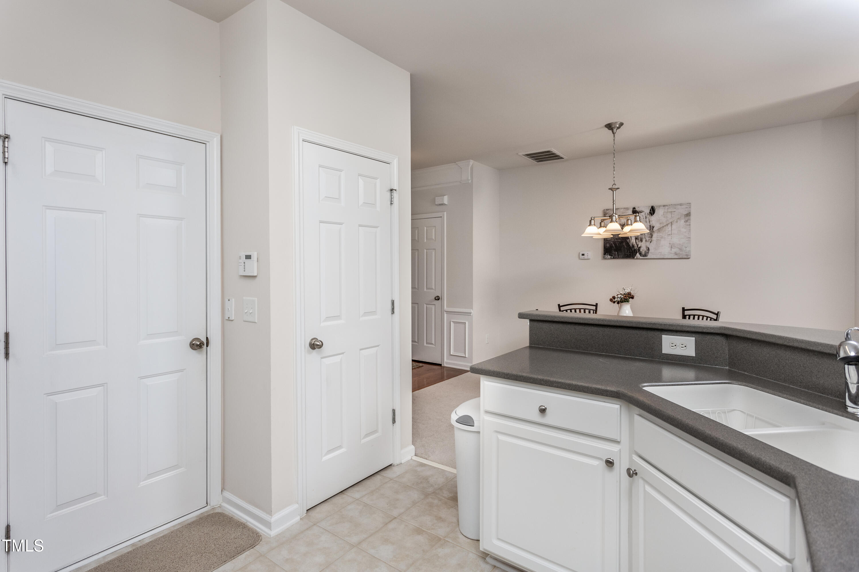 7031 Racine Way Raleigh, NC 27615 - Photo 8 of 31 7031Racine009