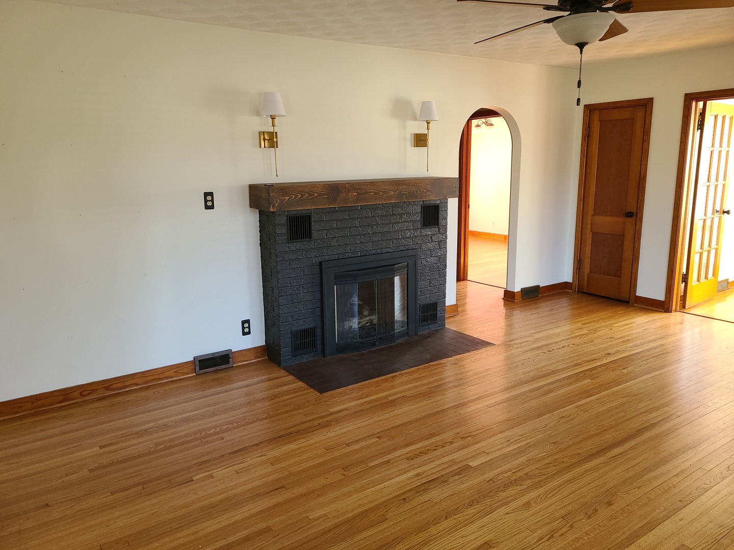 1045 North 9th Street Rochelle, IL 61068 - Photo 5 of 27 a view of empty room with wooden floor and fireplace