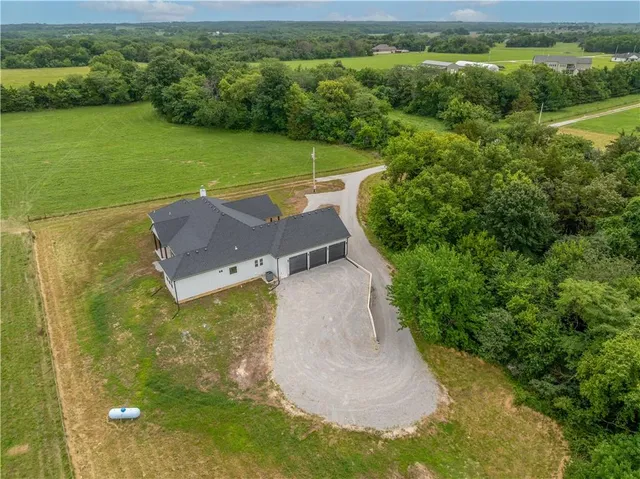 $699,999 | 19657 Mather Road, Sedalia, MO 65301