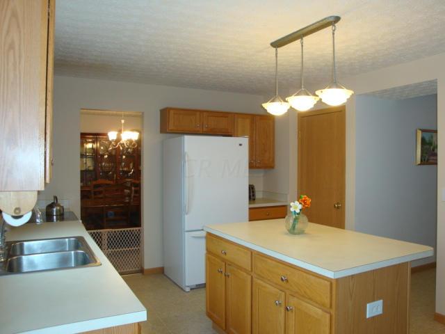 8015 Rodebaugh Road Reynoldsburg, OH 43068 - Photo 4 of 26 Gallery Image 4