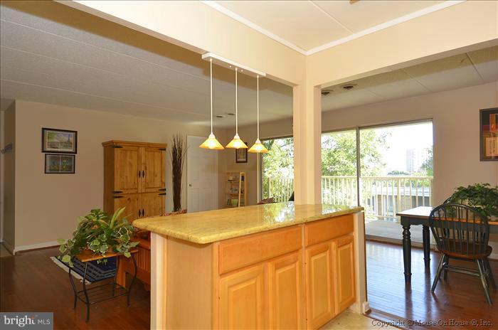 2634 Fort Farnsworth Road, Unit 2D Alexandria, VA 22303 - Photo 12 of 21 Kitchen