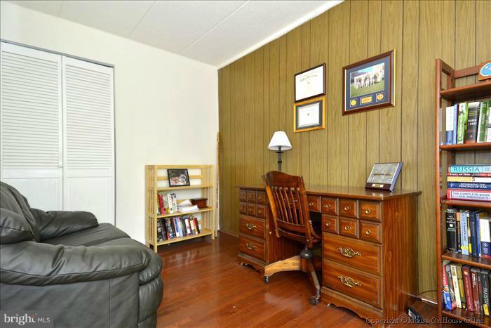 2634 Fort Farnsworth Road, Unit 2D Alexandria, VA 22303 - Photo 15 of 21 Den