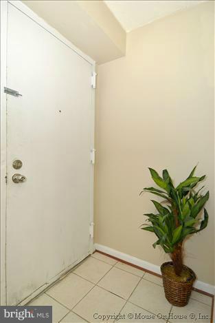 2634 Fort Farnsworth Road, Unit 2D Alexandria, VA 22303 - Photo 3 of 21 Foyer