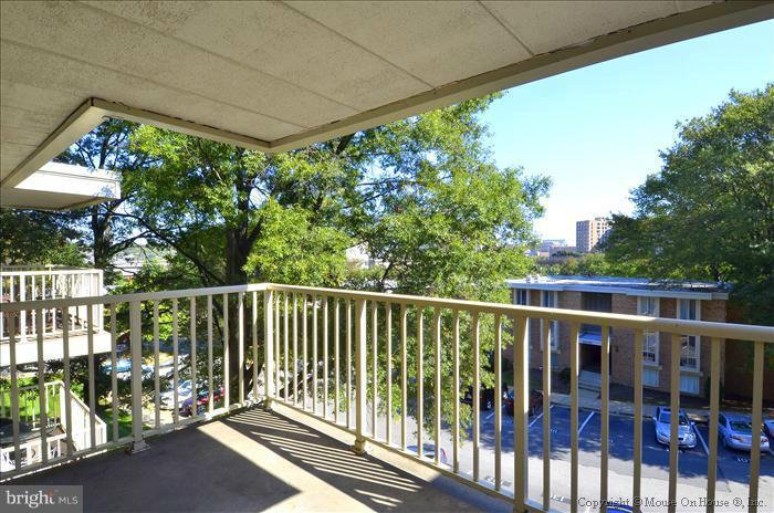 2634 Fort Farnsworth Road, Unit 2D Alexandria, VA 22303 - Photo 5 of 21 Balcony