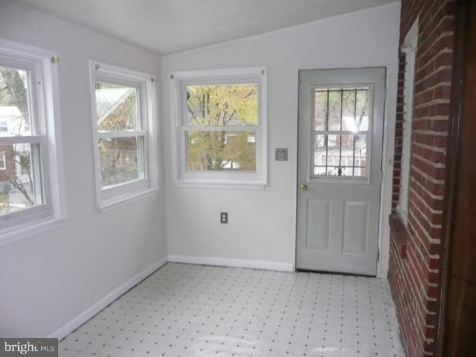 2005 Hayden Road Hyattsville, MD 20782 - Photo 2 of 12 Den