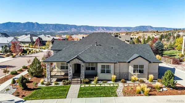 a view of house with a garden