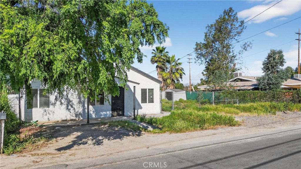 475 Transit Avenue Riverside, CA 92507 - Photo 4 of 34