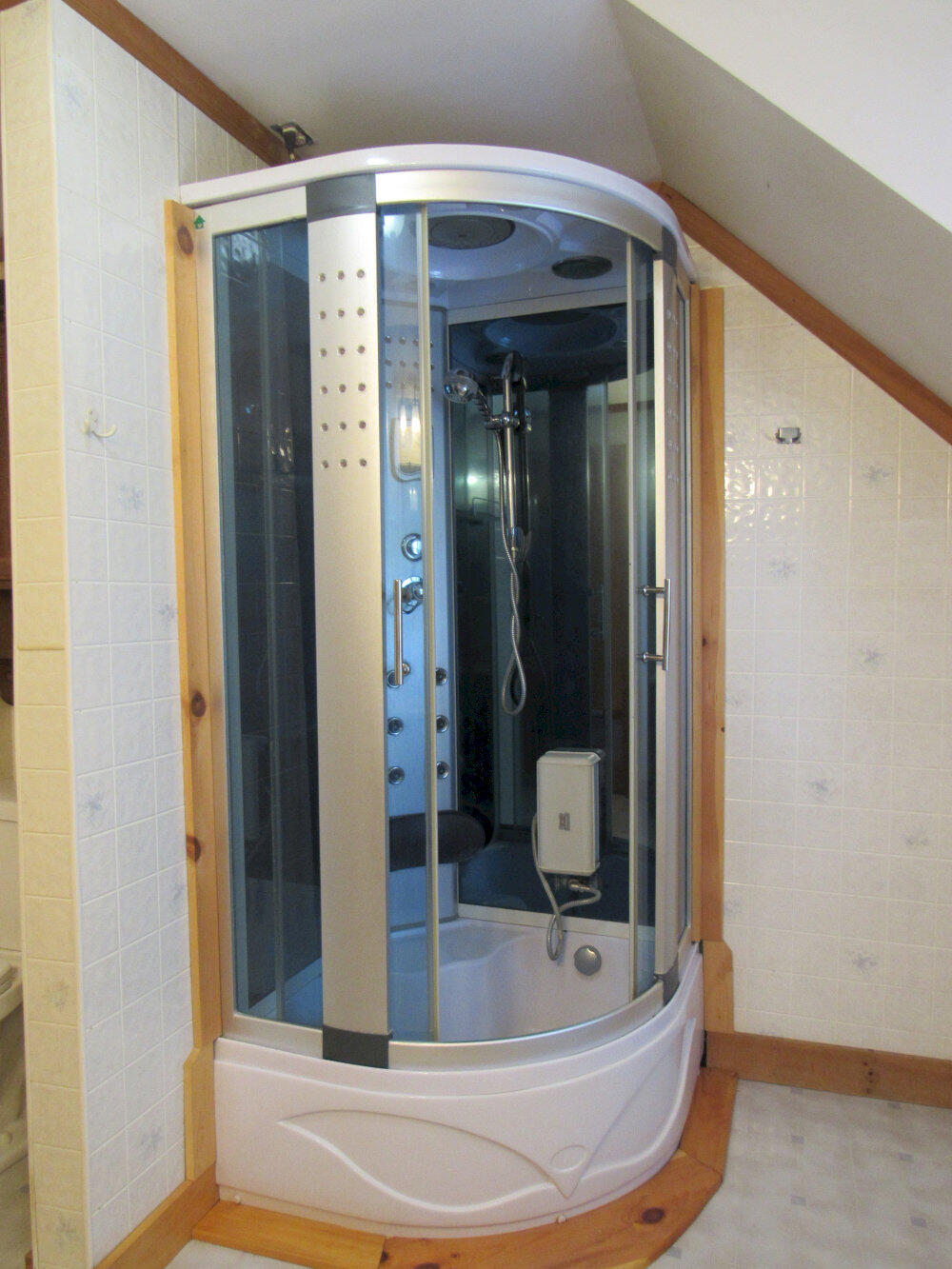 17 North Main Street Solon, ME 04979 - Photo 38 of 47 #37 Jacuzzi shower_result