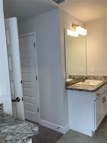 a view of empty room with window