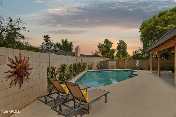 a view of a backyard with plants and lake view