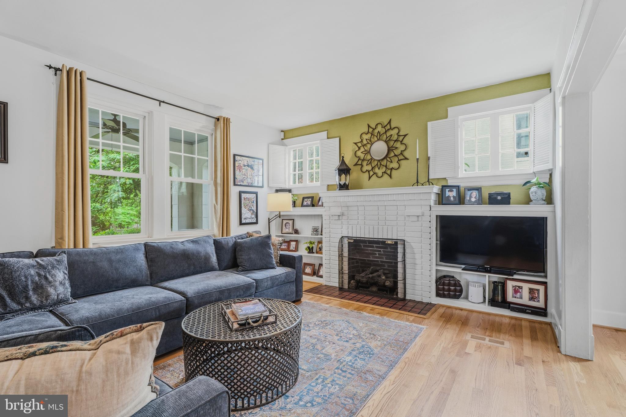 516 Dunkirk Road Baltimore, MD 21212 - Photo 11 of 55 Living Room with Gas Fireplace