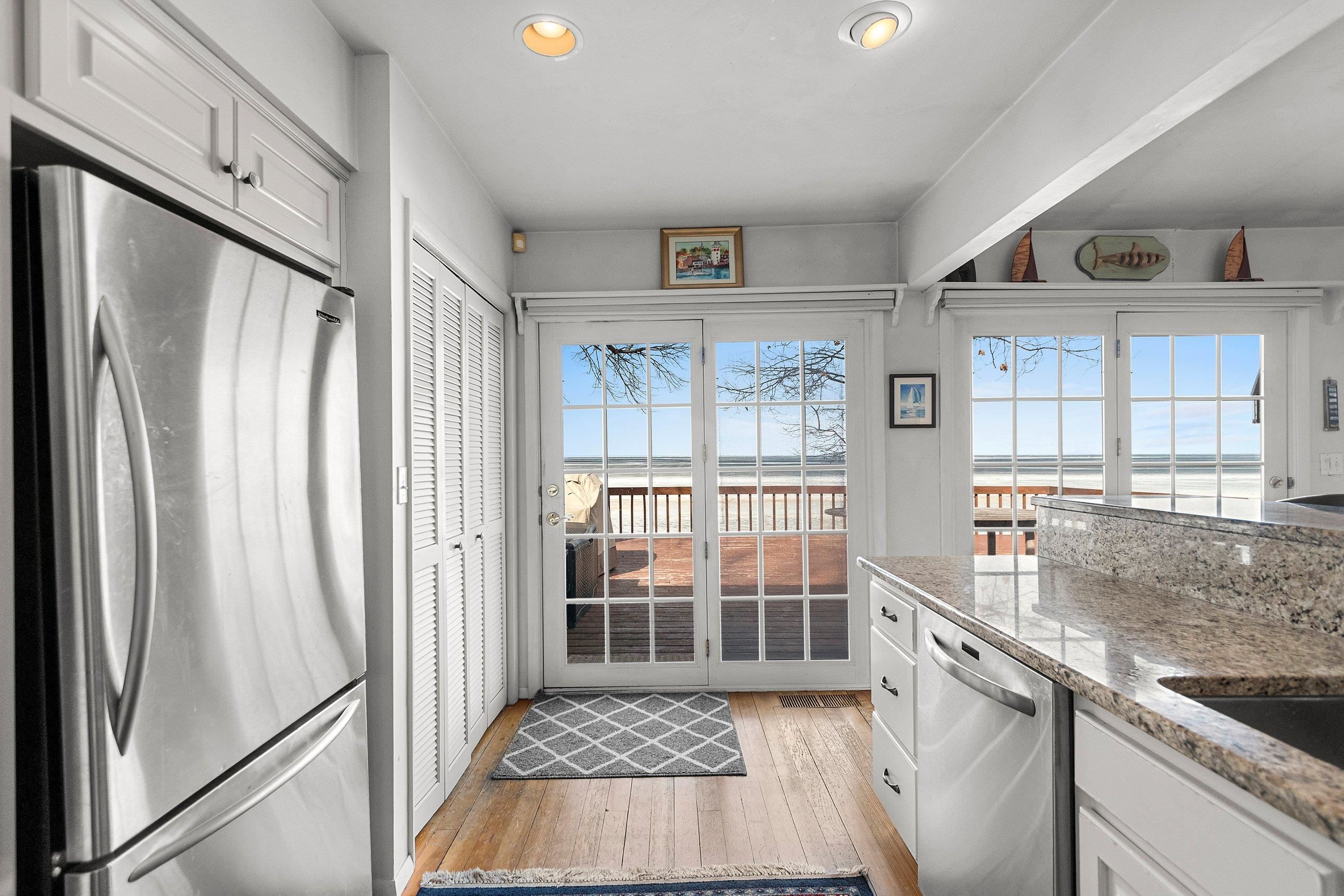 5141 Edgewater Beach Road Green Bay, WI 54311 - Photo 17 of 30