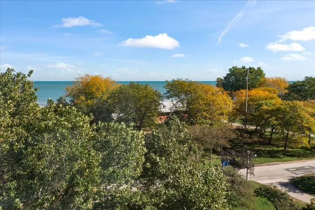 $2,500 | 5701 North Sheridan Road, Unit 6T, Chicago, IL 60660