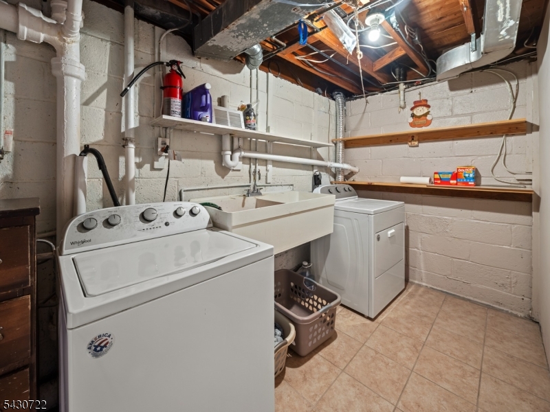 544 Goffle Hill Road Hawthorne, NJ 07506 - Photo 19 of 26 a utility room with dryer and washer