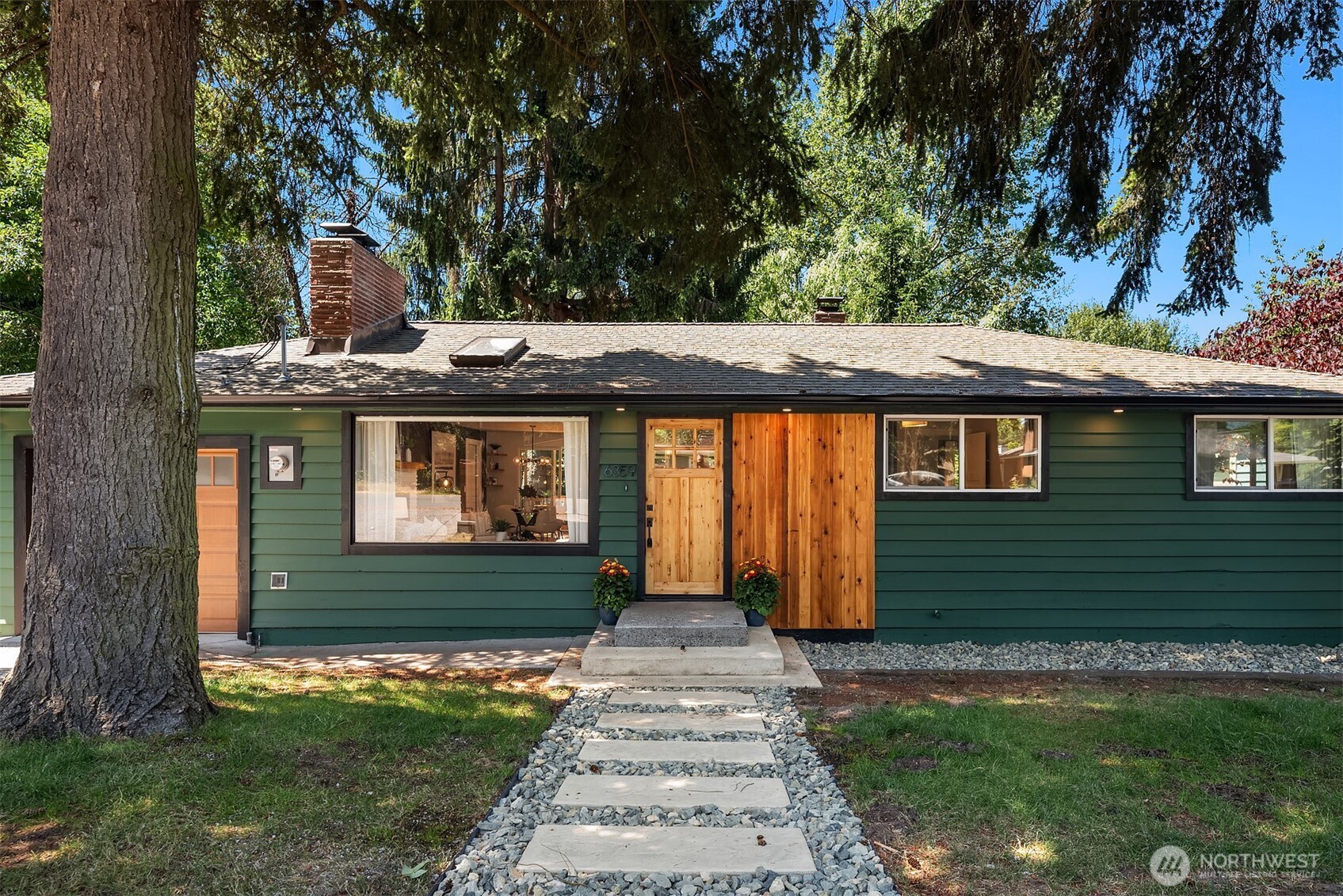 6359 18th Avenue Southwest Seattle, WA 98106 - Photo 2 of 32
