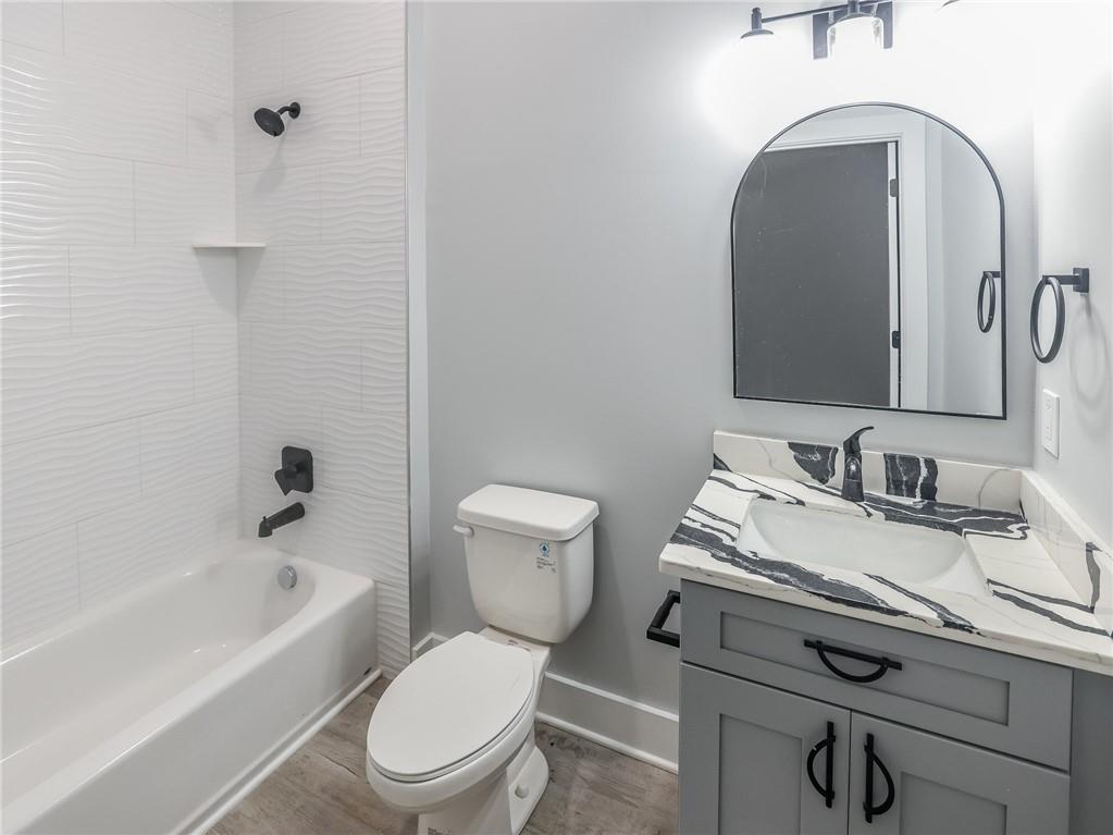 622 Windom Street Pittsburgh, PA 15203 - Photo 11 of 26 First floor office full bath room.