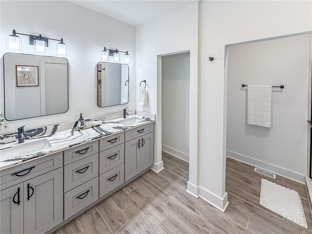 622 Windom Street Pittsburgh, PA 15203 - Photo 19 of 26 Different view of the primary bathroom.