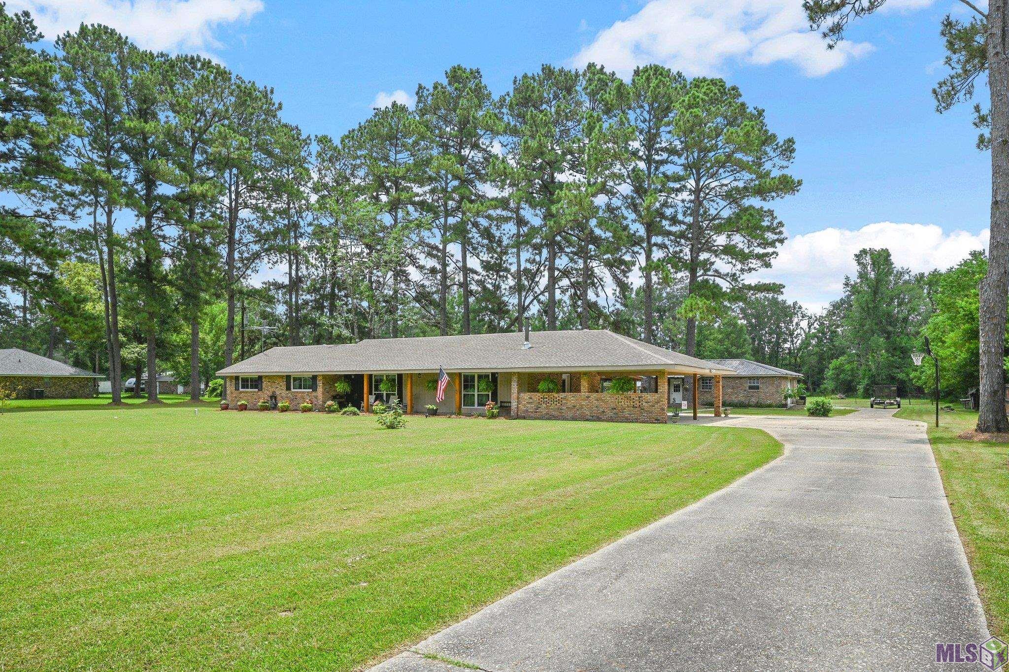 7858 Pettit Road Baker, LA 70714 - Photo 1 of 38