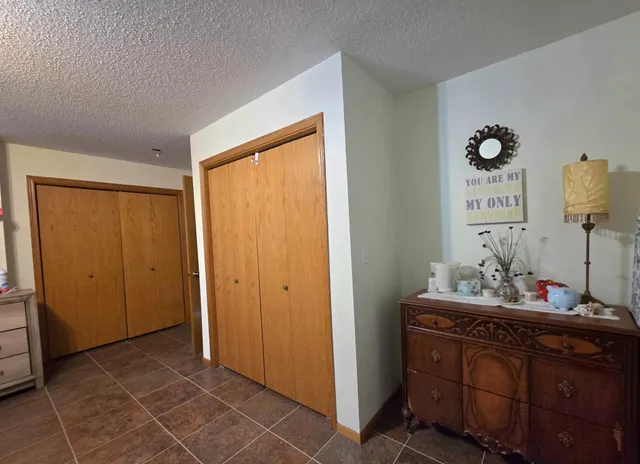 $250,000 | 601 4th Street Northwest, Twin Valley, MN 56584