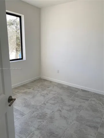 $3,000 | 21065 Northeast 8th Avenue, Miami, FL 33162