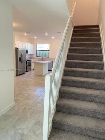 $3,000 | 21065 Northeast 8th Avenue, Miami, FL 33162