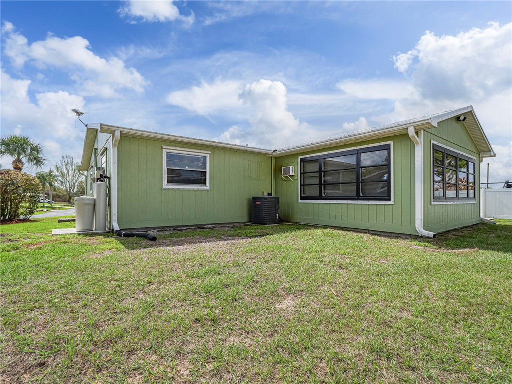 573 Autumn Terrace Sebastian, FL 32958 - Photo 3 of 36
