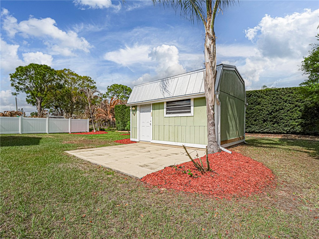 573 Autumn Terrace Sebastian, FL 32958 - Photo 32 of 36
