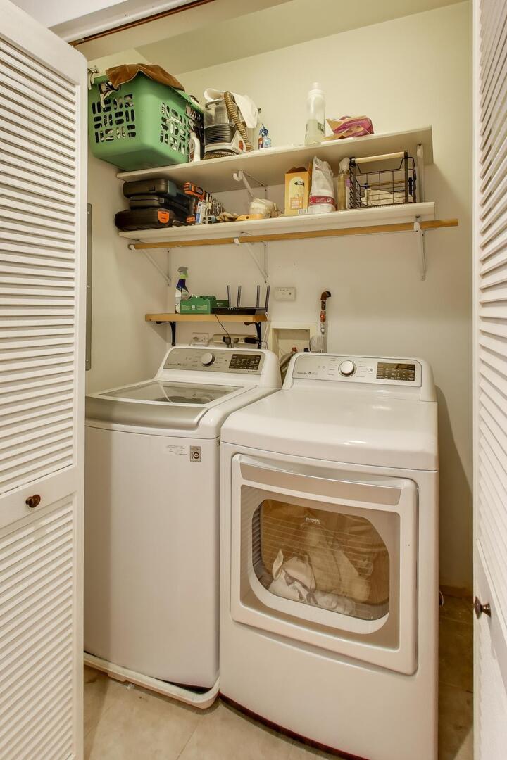 2537 North Hamlin Avenue, Unit 1S Chicago, IL 60647 - Photo 18 of 22 a utility room with dryer and washer