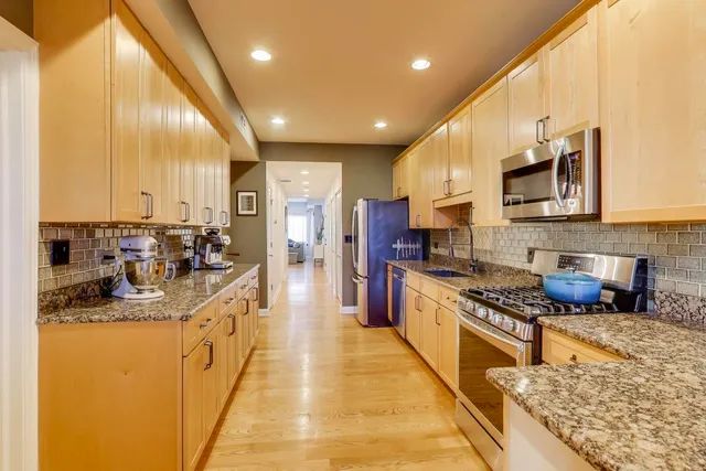 $465,000 | 2537 North Hamlin Avenue, Unit 1S, Chicago, IL 60647